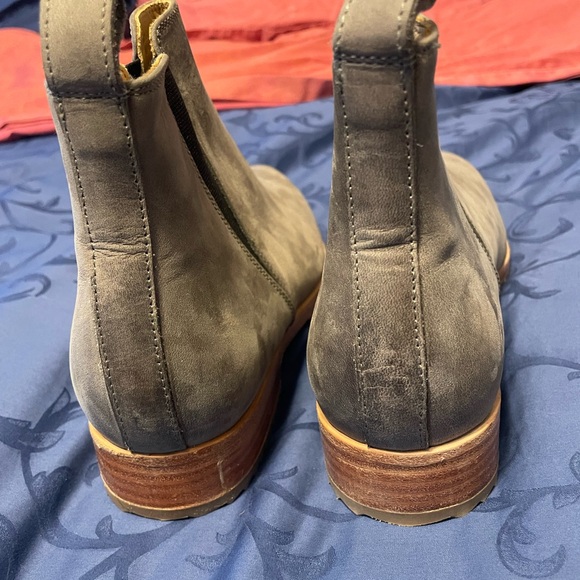 Nisolo everyday Chelsea boot. Gray, size 8 - Picture 6 of 6